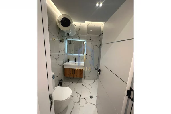 Shtepi ne shitje Apartament ne Tirane, 2+1, Mobilimi E mobiluar, Pagesa 265,000  Euro.