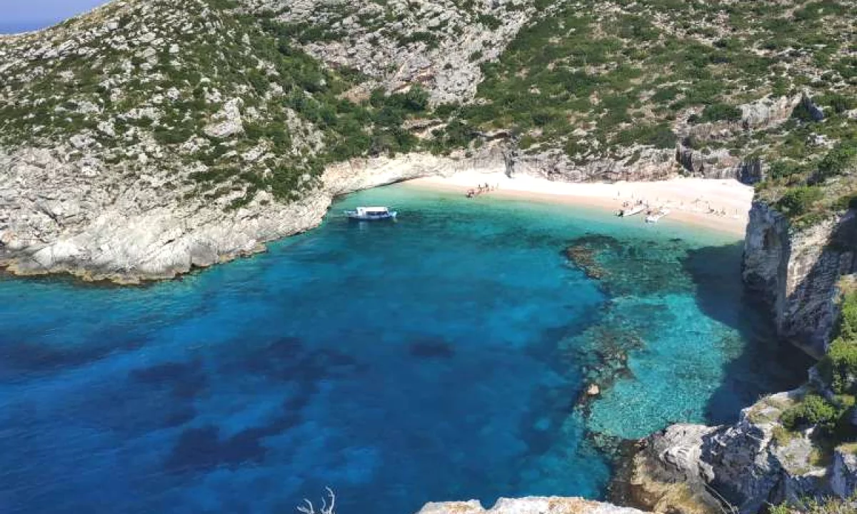 Shtepi ne shitje Apartament ne Vlore, 2+1, Mobilimi Bosh, pa mobiluar, Pagesa 169,950  Euro.