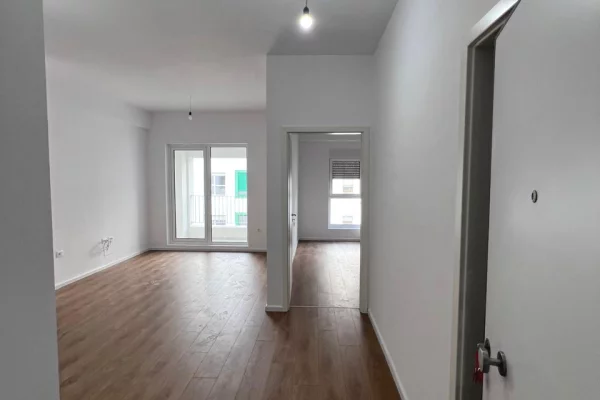 Shtepi ne shitje Apartament ne Tirane, 1+1, Mobilimi Bosh, pa mobiluar, Pagesa 110,000  Euro.