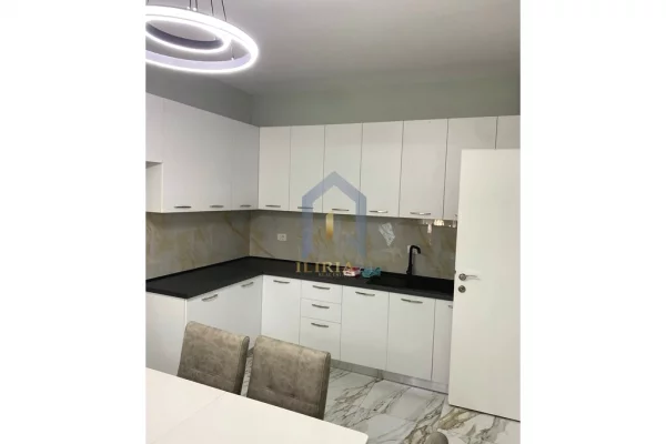 Shtepi me qera Apartament ne Tirane, 2+1, Mobilimi E mobiluar, Pagesa 600  Euro.