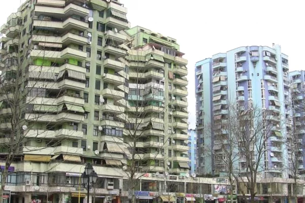 Ambient biznesi me qera 3+1 ne Tirane - 1,300 Euro