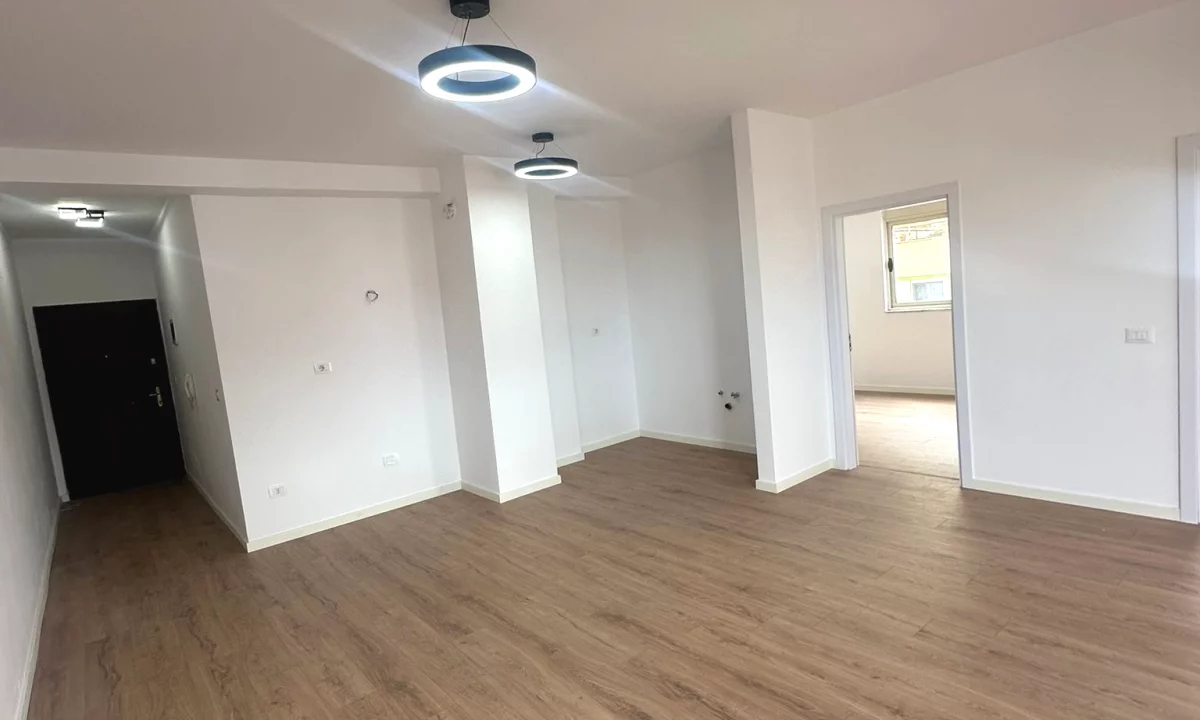 Shtepi ne shitje Apartament ne Tirane, 2+1, Mobilimi Bosh, pa mobiluar, Pagesa 175,000  Euro.