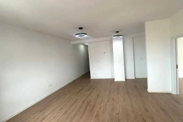 Shtepi ne shitje Apartament ne Tirane, 2+1, Mobilimi Bosh, pa mobiluar, Pagesa 175,000  Euro.