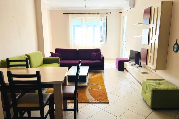 Shtepi me qera Apartament ne Tirane, 3+1, Mobilimi E mobiluar, Pagesa 450  Euro.