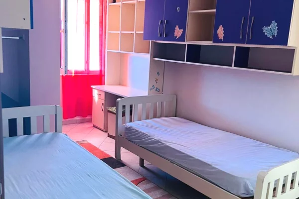 Shtepi me qera Apartament ne Tirane, 3+1, Mobilimi E mobiluar, Pagesa 450  Euro.