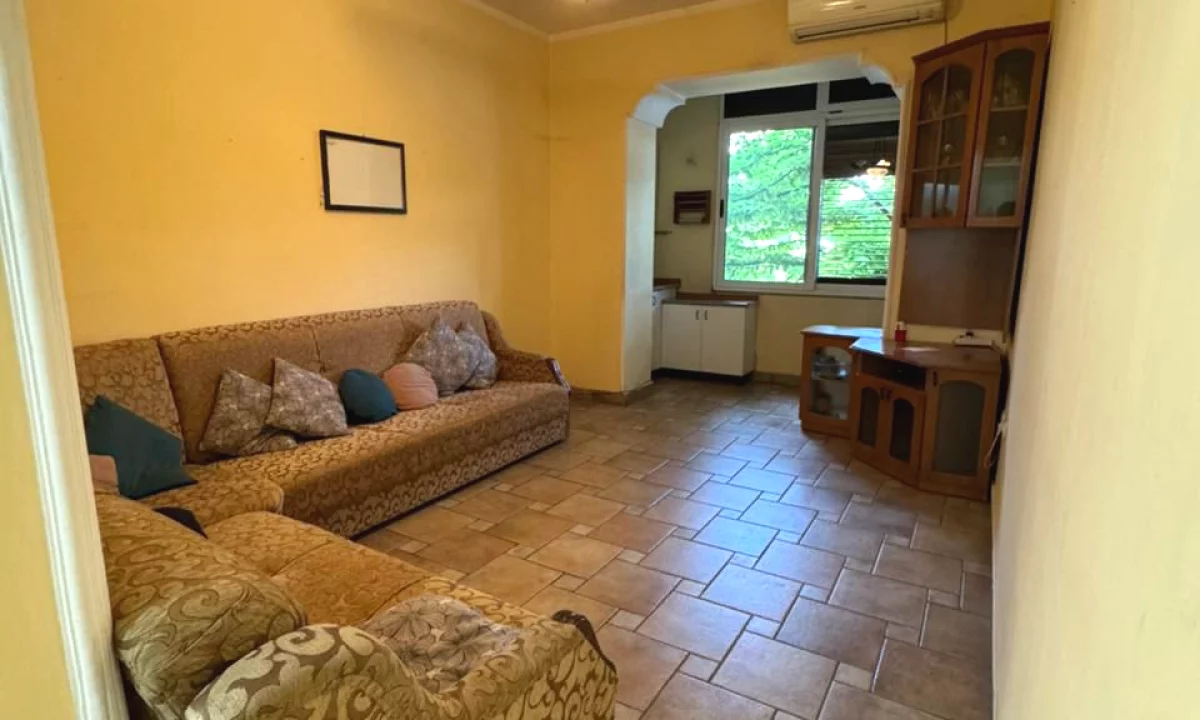 Shtepi ne shitje Apartament ne Tirane, 1+1, Mobilimi E mobiluar, Pagesa 150,000  Euro.