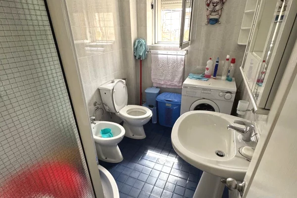 Shtepi ne shitje Apartament ne Tirane, 1+1, Mobilimi E mobiluar, Pagesa 150,000  Euro.