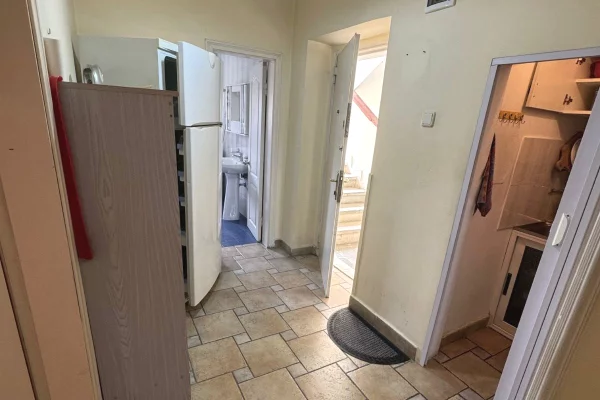 Shtepi ne shitje Apartament ne Tirane, 1+1, Mobilimi E mobiluar, Pagesa 150,000  Euro.