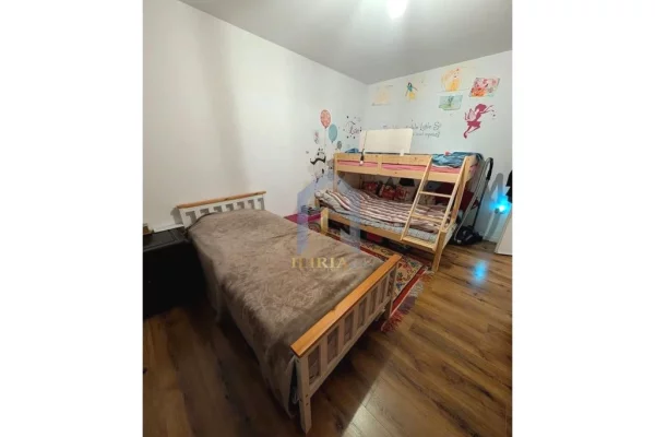 Shtepi ne shitje Apartament ne Tirane, 2+1, Mobilimi E mobiluar, Pagesa 160,000  Euro.