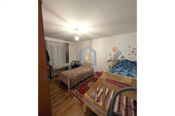 Shtepi ne shitje Apartament ne Tirane, 2+1, Mobilimi E mobiluar, Pagesa 160,000  Euro.