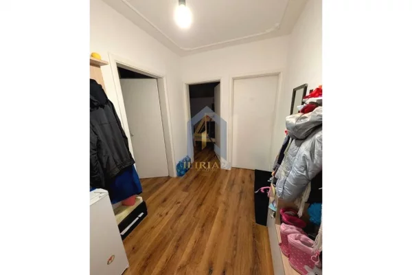 Shtepi ne shitje Apartament ne Tirane, 2+1, Mobilimi E mobiluar, Pagesa 160,000  Euro.