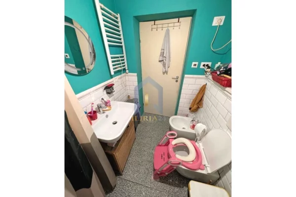 Shtepi ne shitje Apartament ne Tirane, 2+1, Mobilimi E mobiluar, Pagesa 160,000  Euro.