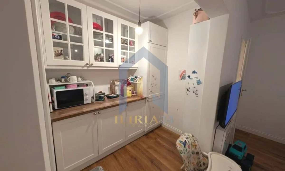 Shtepi ne shitje Apartament ne Tirane, 2+1, Mobilimi E mobiluar, Pagesa 160,000  Euro.