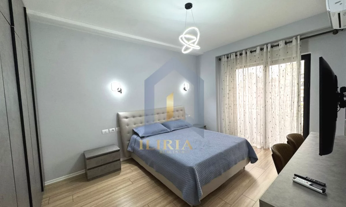 Shtepi me qera Apartament ne Tirane, 3+1, Mobilimi E mobiluar, Pagesa 2,100  Euro.