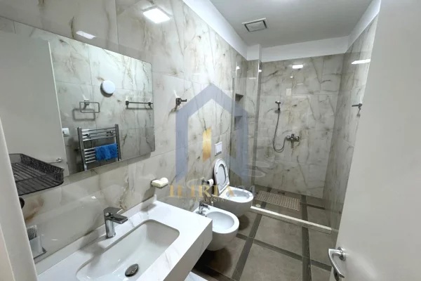 Shtepi me qera Apartament ne Tirane, 3+1, Mobilimi E mobiluar, Pagesa 2,100  Euro.