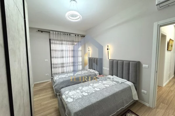 Shtepi me qera Apartament ne Tirane, 3+1, Mobilimi E mobiluar, Pagesa 2,100  Euro.