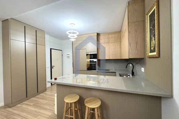 Shtepi me qera Apartament ne Tirane, 3+1, Mobilimi E mobiluar, Pagesa 2,100  Euro.