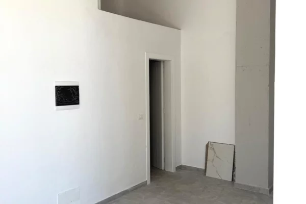 Dyqan me qira tek "Kompleksi Jolla"