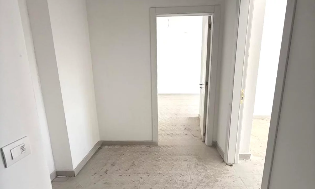 Shtepi ne shitje Apartament ne Tirane, 2+1, Mobilimi Bosh, pa mobiluar, Pagesa 121,500  Euro.