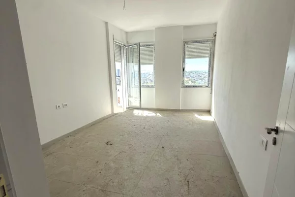 Shtepi ne shitje Apartament ne Tirane, 2+1, Mobilimi Bosh, pa mobiluar, Pagesa 121,500  Euro.