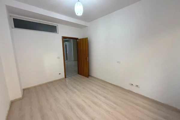 Shtepi ne shitje Apartament ne Tirane, 2+1, Mobilimi Bosh, pa mobiluar, Pagesa 115,000  Euro.