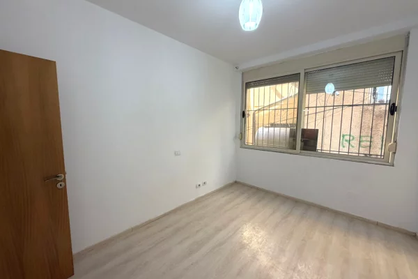Shtepi ne shitje Apartament ne Tirane, 2+1, Mobilimi Bosh, pa mobiluar, Pagesa 115,000  Euro.