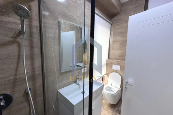 Shtepi me qera Apartament ne Tirane, 2+1, Mobilimi E mobiluar, Pagesa 1,400  Euro.