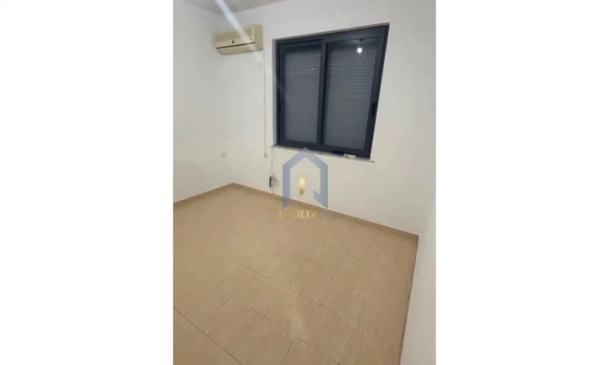 Shtepi ne shitje Apartament ne Tirane, 2+1, Mobilimi Bosh, pa mobiluar, Pagesa 160,000  Euro.