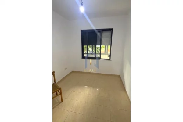 Shtepi ne shitje Apartament ne Tirane, 2+1, Mobilimi Bosh, pa mobiluar, Pagesa 160,000  Euro.