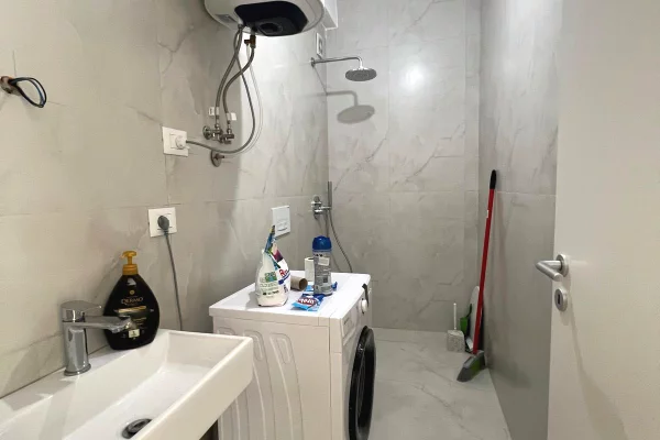 Shtepi ne shitje Apartament ne Tirane, 1+1, Mobilimi E mobiluar, Pagesa 80,000  Euro.