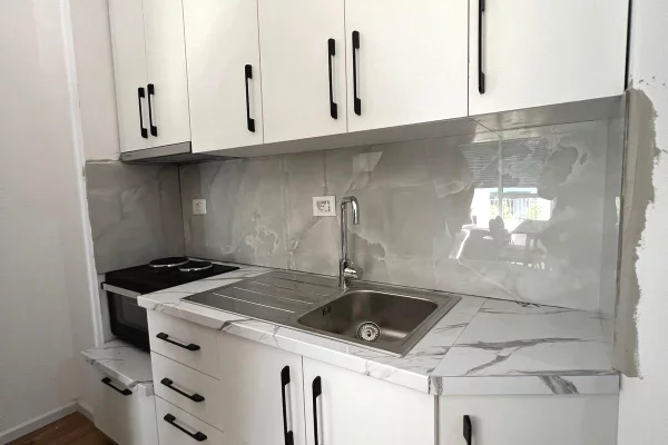 Shtepi ne shitje Apartament ne Tirane, 1+1, Mobilimi E mobiluar, Pagesa 80,000  Euro.