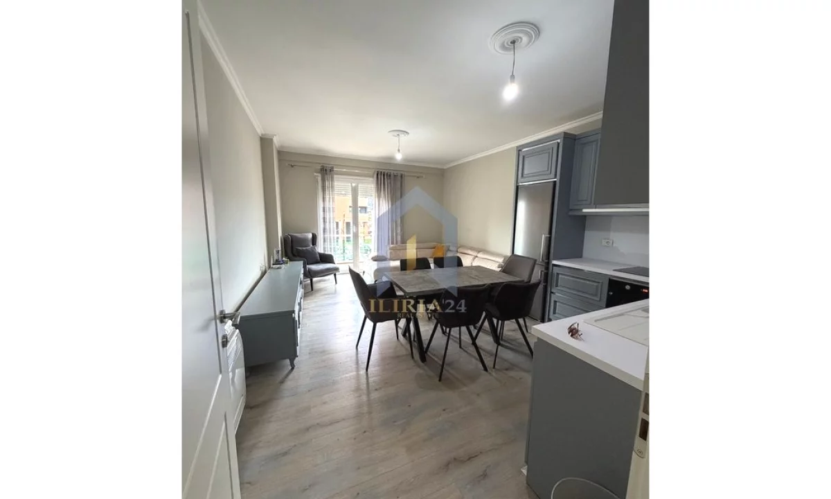 Shtepi ne shitje Apartament ne Tirane, 2+1, Mobilimi E mobiluar, Pagesa 240,000  Euro.