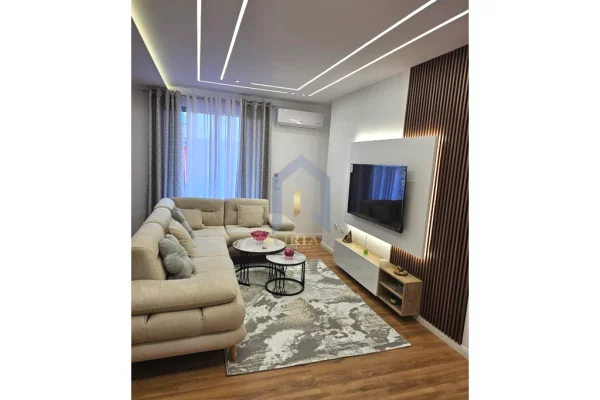 Shtepi ne shitje Apartament ne Tirane, 2+1, Mobilimi E mobiluar, Pagesa 158,000  Euro.