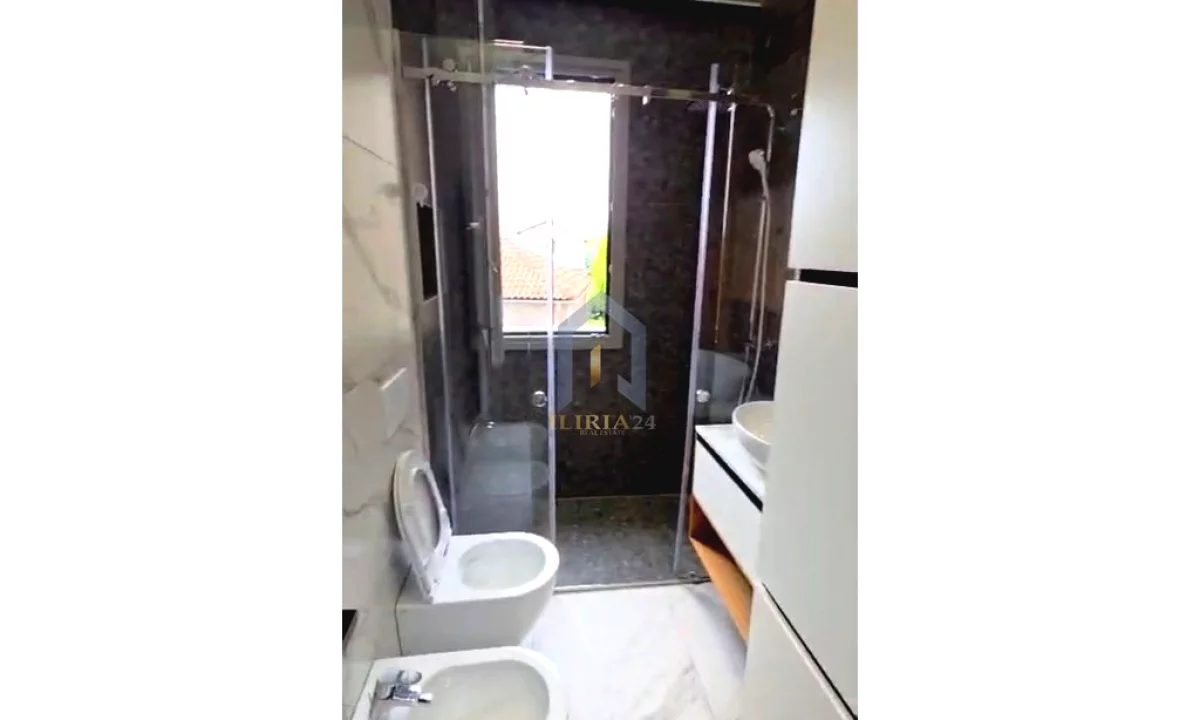 Shtepi ne shitje Apartament ne Tirane, 2+1, Mobilimi Pjeserisht e mobiluar, Pagesa 239,000  Euro.