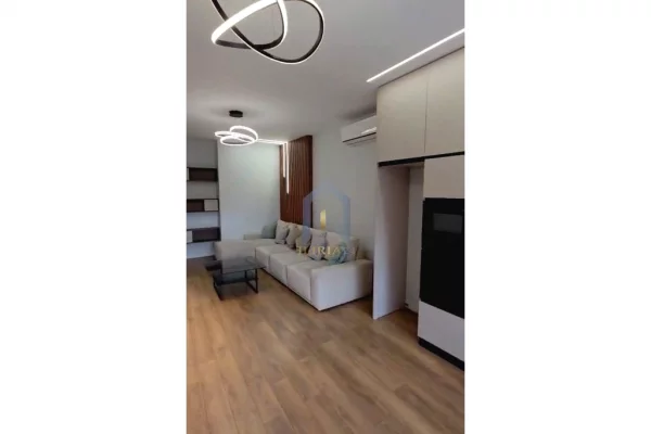 Shtepi ne shitje Apartament ne Tirane, 2+1, Mobilimi Pjeserisht e mobiluar, Pagesa 239,000  Euro.