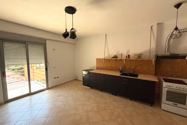 Shtepi me qera Apartament ne Tirane, 1+1, Mobilimi Bosh, pa mobiluar, Pagesa 450  Euro.
