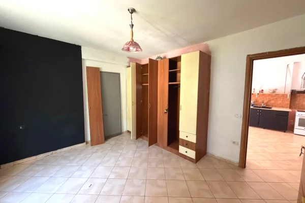 Shtepi me qera Apartament ne Tirane, 1+1, Mobilimi Bosh, pa mobiluar, Pagesa 450  Euro.