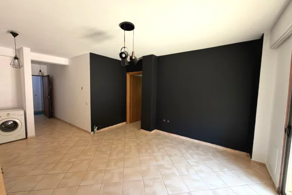 Shtepi me qera Apartament ne Tirane, 1+1, Mobilimi Bosh, pa mobiluar, Pagesa 450  Euro.