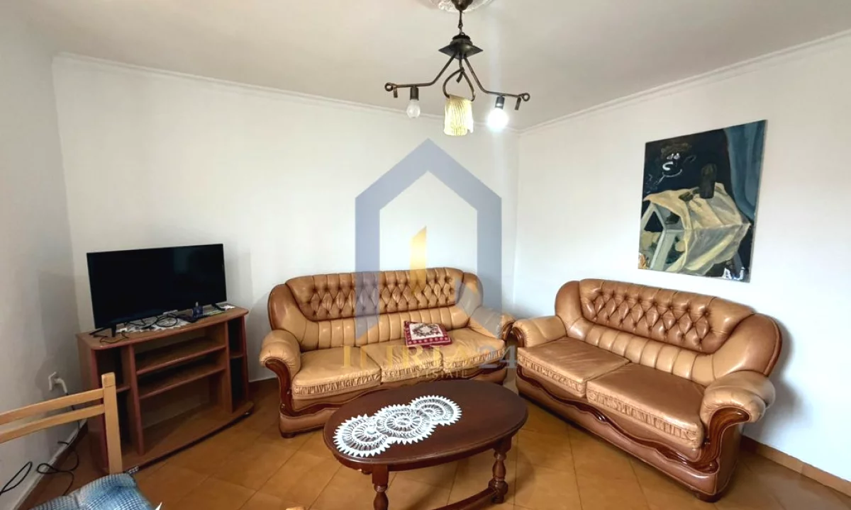 Shtepi ne shitje Apartament ne Tirane, 1+1, Mobilimi Pjeserisht e mobiluar, Pagesa 86,000  Euro.