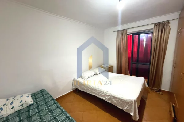 Shtepi ne shitje Apartament ne Tirane, 1+1, Mobilimi Pjeserisht e mobiluar, Pagesa 86,000  Euro.
