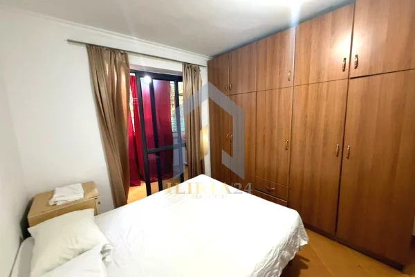 Shtepi ne shitje Apartament ne Tirane, 1+1, Mobilimi Pjeserisht e mobiluar, Pagesa 86,000  Euro.