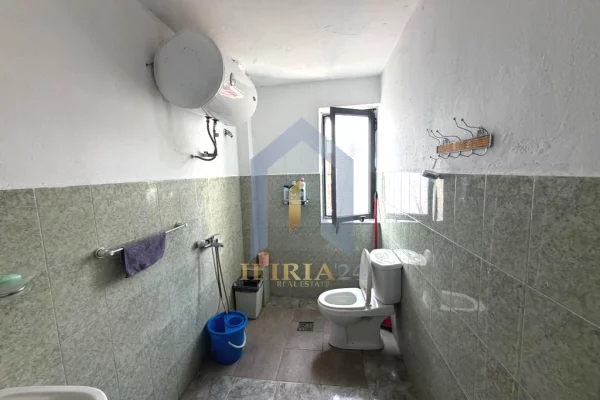 Shtepi ne shitje Apartament ne Tirane, 1+1, Mobilimi Pjeserisht e mobiluar, Pagesa 86,000  Euro.