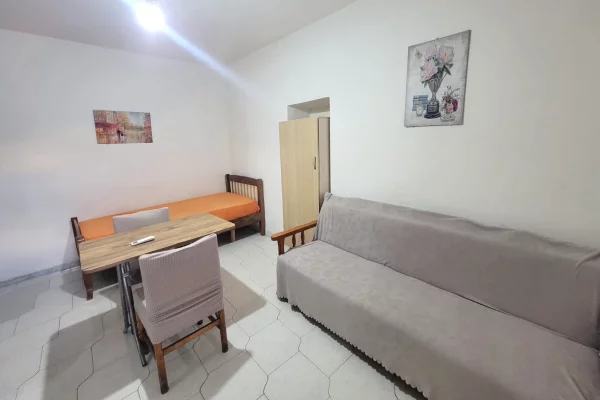 Shtepi me qera Apartament ne Tirane, Garsoniere, Mobilimi E mobiluar, Pagesa 280  Euro.