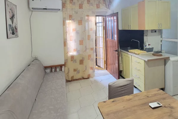 Shtepi me qera Apartament ne Tirane, Garsoniere, Mobilimi E mobiluar, Pagesa 280  Euro.