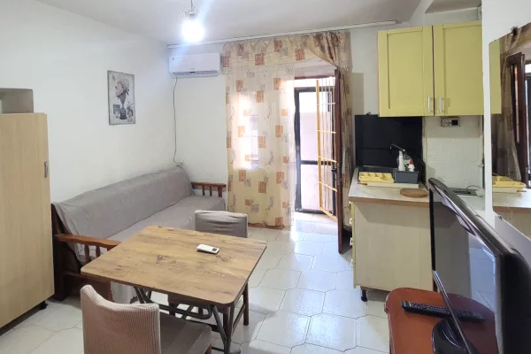 Shtepi me qera Apartament ne Tirane, Garsoniere, Mobilimi E mobiluar, Pagesa 280  Euro.