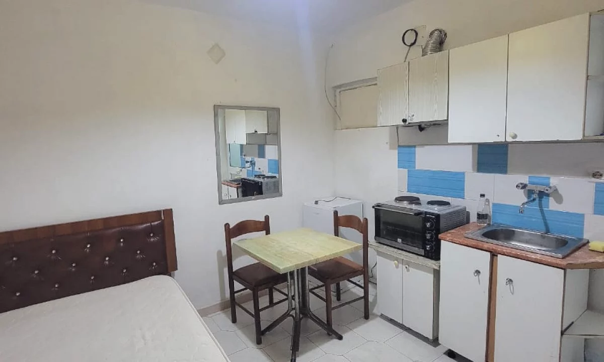 Shtepi me qera Apartament ne Tirane, 1+1, Mobilimi E mobiluar, Pagesa 250  Euro.