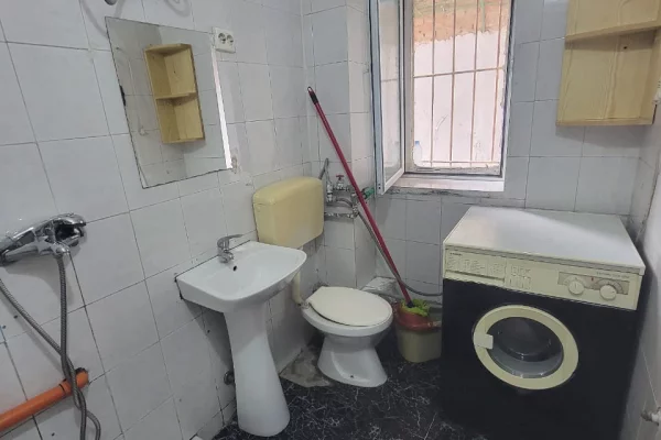Shtepi me qera Apartament ne Tirane, 1+1, Mobilimi E mobiluar, Pagesa 250  Euro.