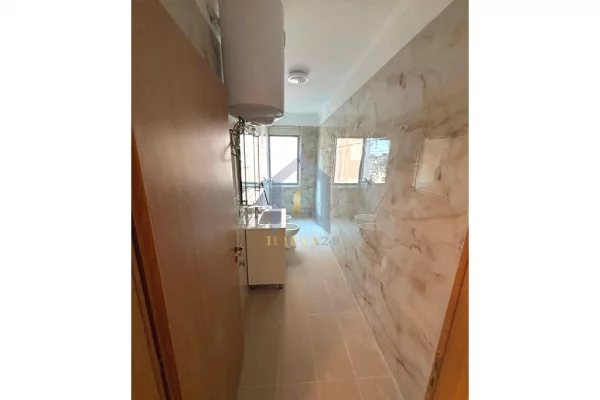 Shtepi ne shitje Apartament ne Tirane, 2+1, Mobilimi Bosh, pa mobiluar, Pagesa 135,000  Euro.