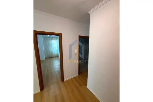Shtepi ne shitje Apartament ne Tirane, 2+1, Mobilimi Bosh, pa mobiluar, Pagesa 135,000  Euro.