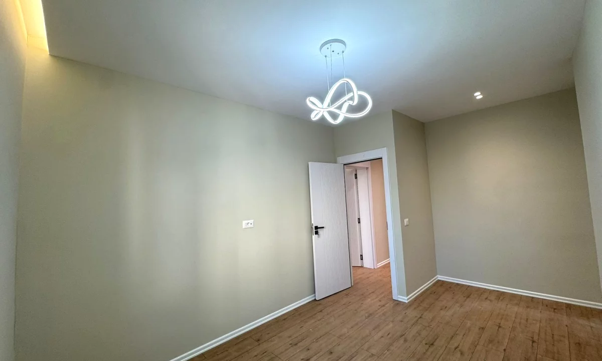 Shtepi ne shitje Apartament ne Durres, 1+1, Mobilimi Bosh, pa mobiluar, Pagesa 76,000  Euro.